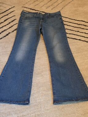 Levi's Wide-Leg Flare Jeans in Faded Blue